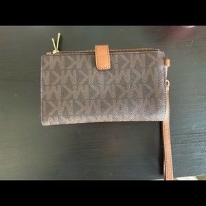 MAKE AN OFFER ON THIS MK WALLET!!!!!